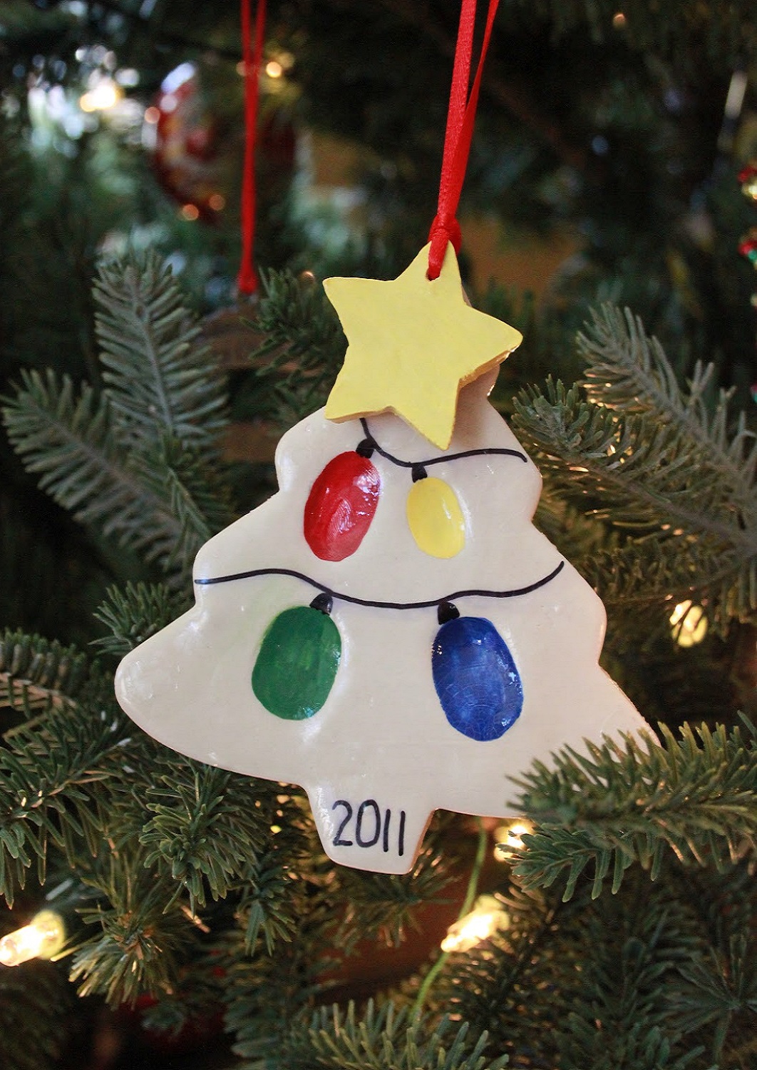 Thumbprint Christmas tree ornament ⋆ Homemade Christmas Ornaments Reindeer Handprint Ornament